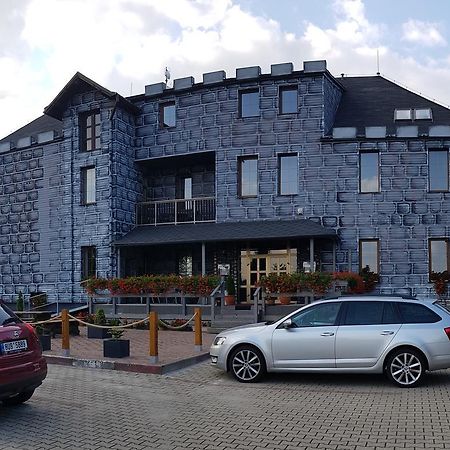 Hotel Camelot Tisá Eksteriør bilde