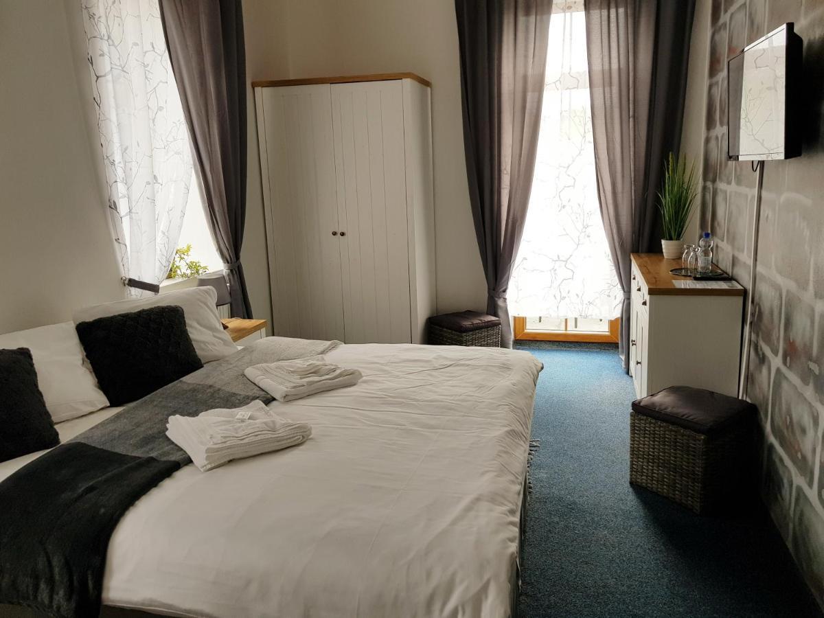 Hotel Camelot Tisá Eksteriør bilde