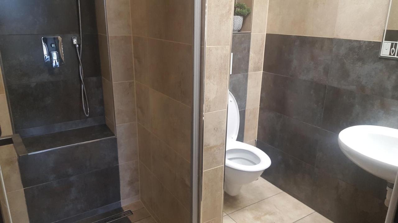 Hotel Camelot Tisá Eksteriør bilde