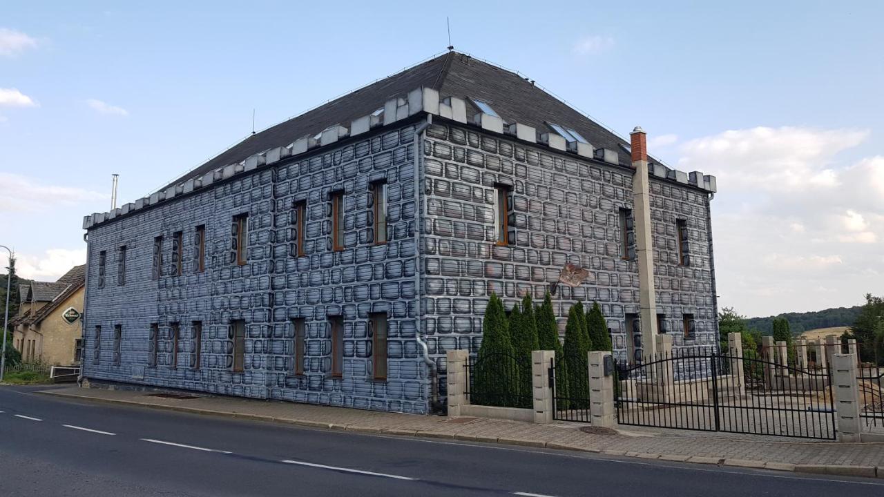 Hotel Camelot Tisá Eksteriør bilde