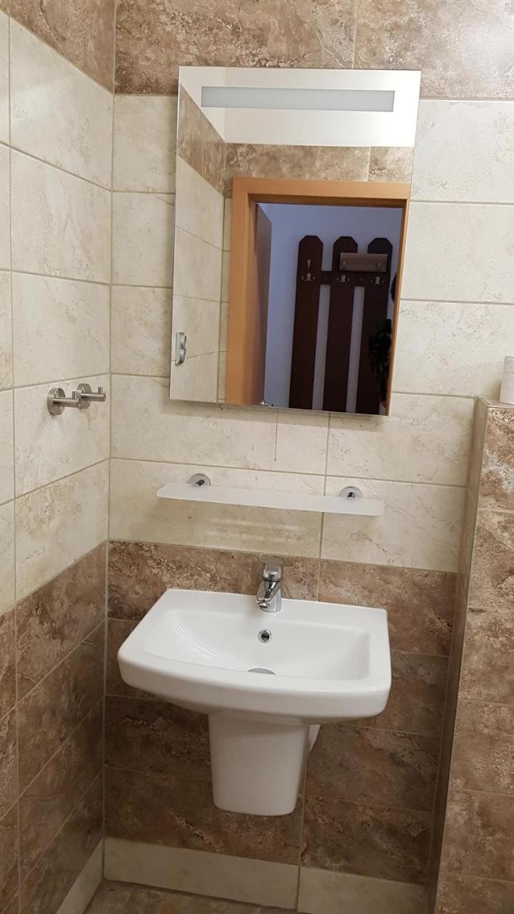 Hotel Camelot Tisá Eksteriør bilde