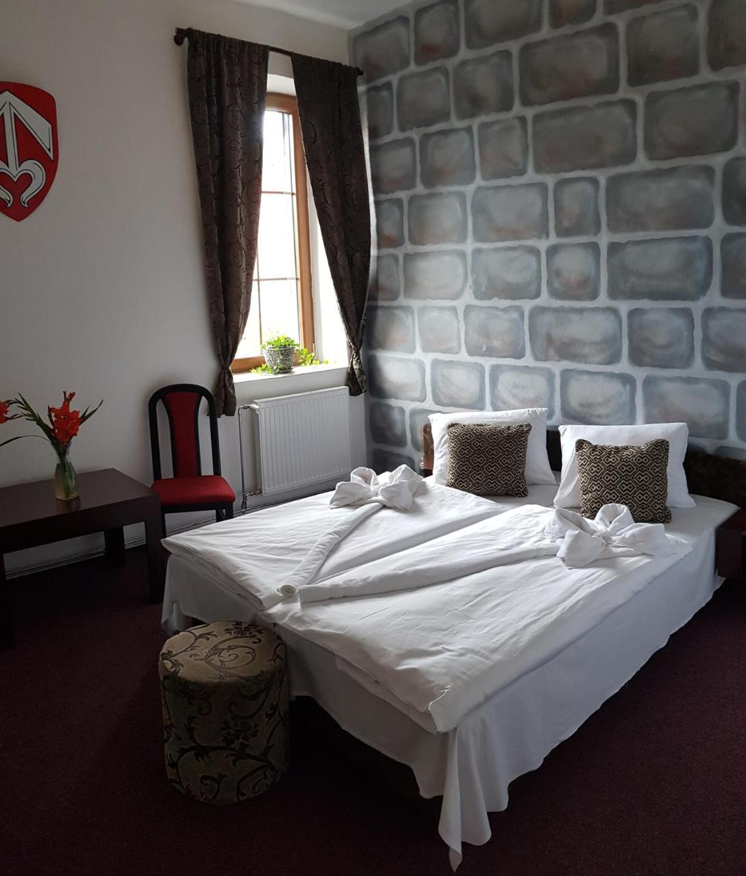 Hotel Camelot Tisá Eksteriør bilde