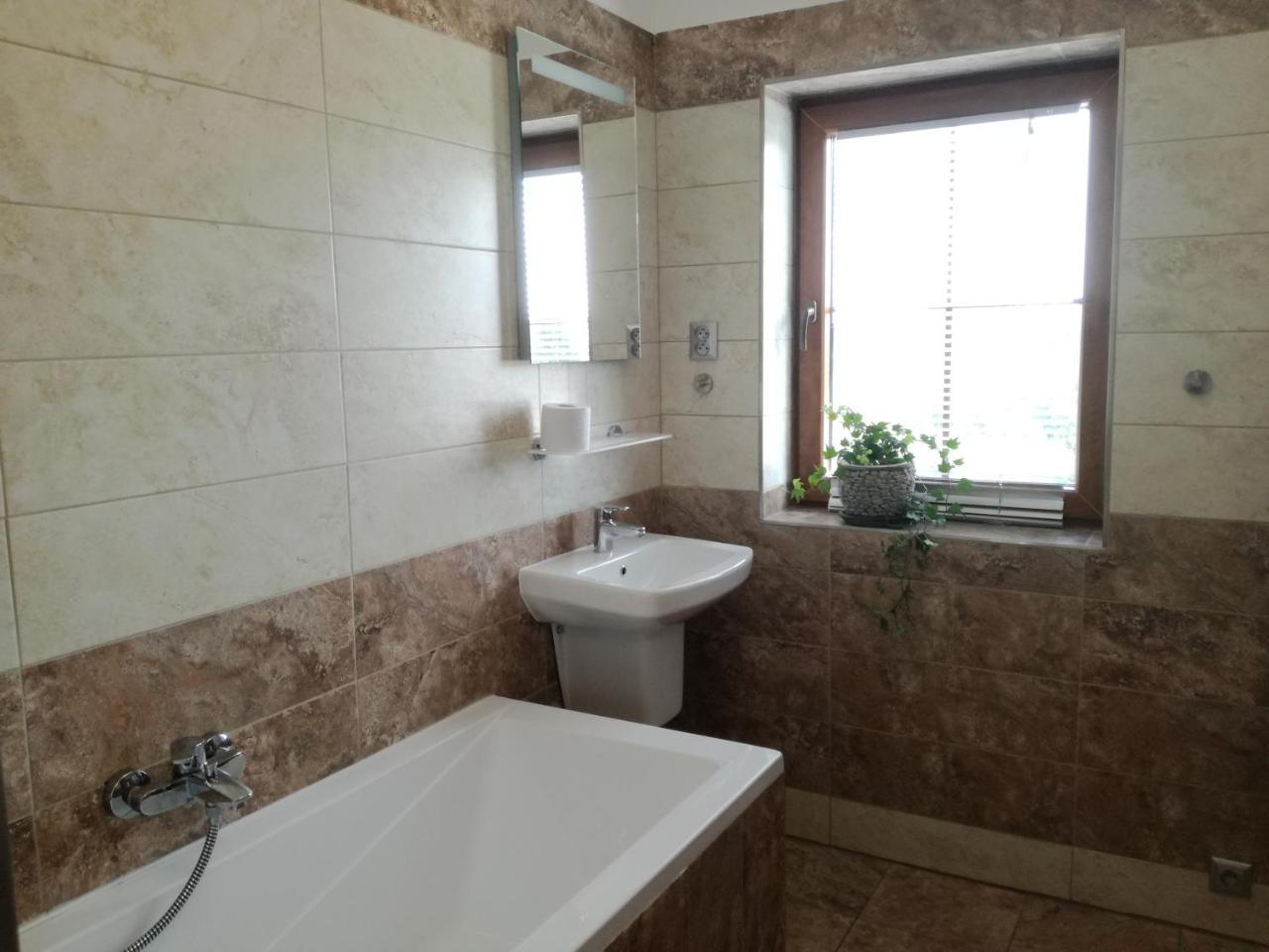 Hotel Camelot Tisá Eksteriør bilde