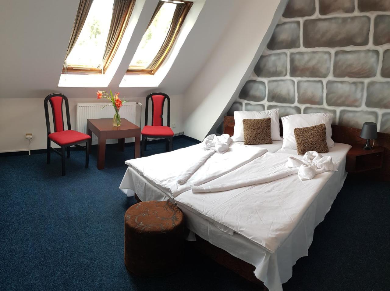 Hotel Camelot Tisá Eksteriør bilde